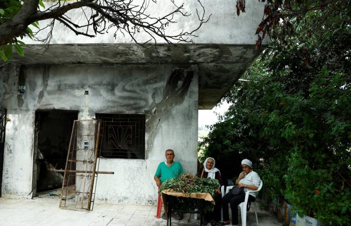 مسؤولان
      يمنيان
      لـ«الشرق
      الأوسط»:
      قرارات
      العليمي
      لحماية
      سيادة
      الدولة