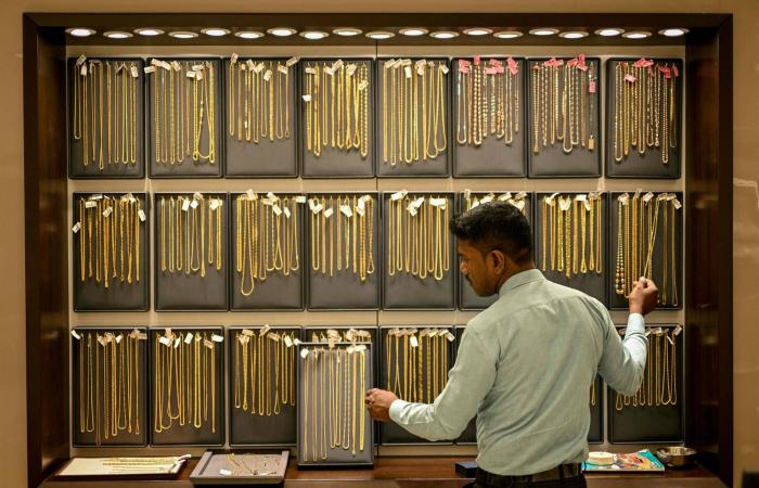 ما
      وراء
      الملاذ
      الآمن...
      كيف
      أعاد
      الذهب
      صياغة
      النظام
      النقدي
      العالمي
      في
      2025؟