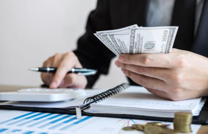 استقرار الدولار قبيل صدور محضر اجتماع المركزي الأمريكي