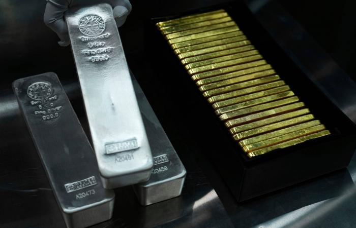 ما
      وراء
      الملاذ
      الآمن...
      كيف
      أعاد
      الذهب
      صياغة
      النظام
      النقدي
      العالمي
      في
      2025؟