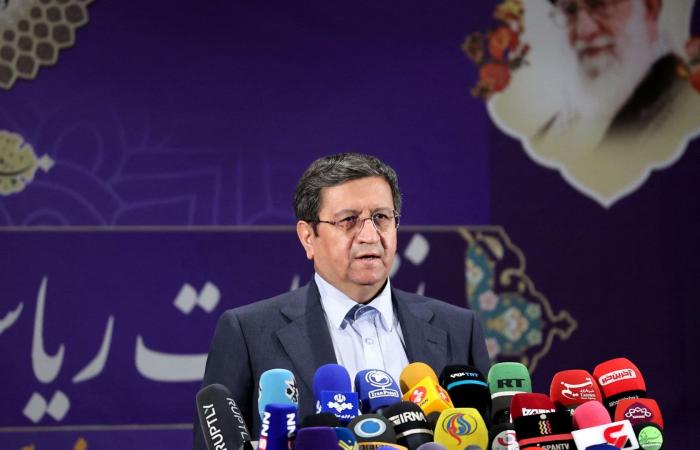 إيران تعين محافظًا جديدًا للبنك المركزي وسط احتجاجات واسعة النطاق