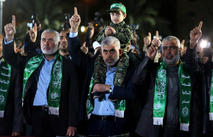 أسير
      محرر
      كان
      مقرباً
      من
      السنوار
      يقود
      ثورة
      داخل
      «حماس»
      بغزة
      ويُغضب
      بعض
      قادتها