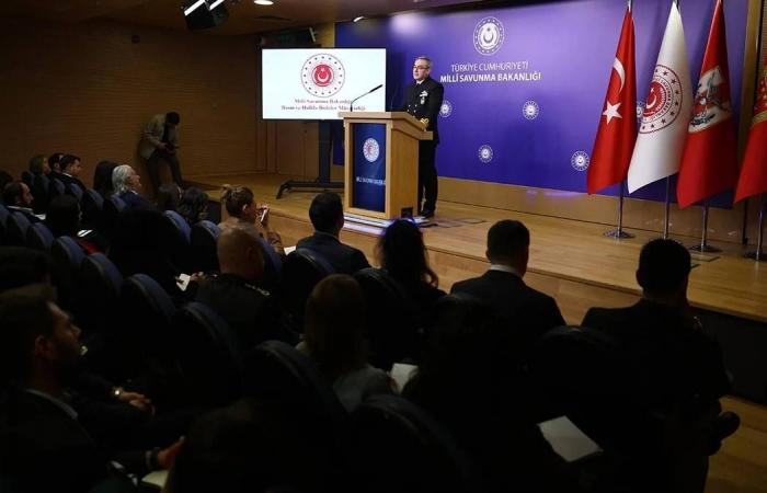 تركيا:
      اعتقال
      125
      شخصاً
      يشتبه
      بانتمائهم
      لـ«داعش»
      في
      25
      محافظة