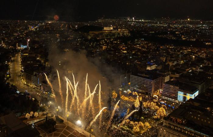 العالم
      يستقبل
      2026
      بالألعاب
      النارية
      وأمنيات
      بعام
      جديد
      سعيد