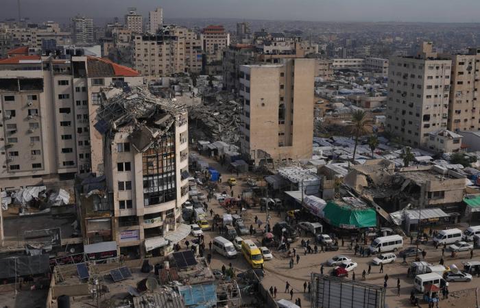 الغزيون
      يودعون
      «كابوس»
      2025...
      ويتطلعون
      بأمل
      إلى
      سنة
      أفضل