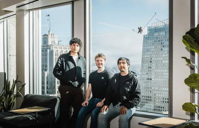 أحد
      رواد
      الذكاء
      الاصطناعي
      يُحذّر:
      التقنية
      تظهر
      بوادر
      حماية
      ذاتية