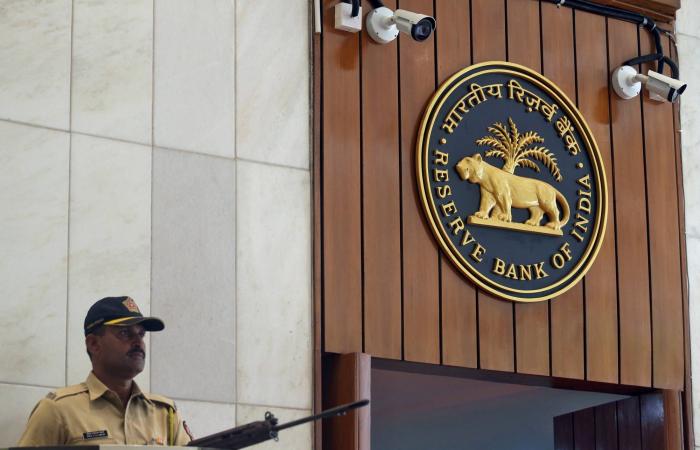 الانخفاض
      الأسوأ
      في
      3
      سنوات...
      الروبية
      الهندية
      تدخل
      2026
      على
      حافة
      الانهيار