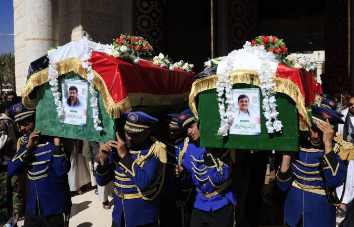 الحوثيون
      يقرّون
      بمقتل
      ممثلهم
      في
      غرفة
      عمليات
      «المحور»
      الإيراني