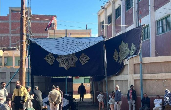 زخم
      أقل
      خلال
      جولات
      إعادة
      انتخابات
      «النواب»
      المصري