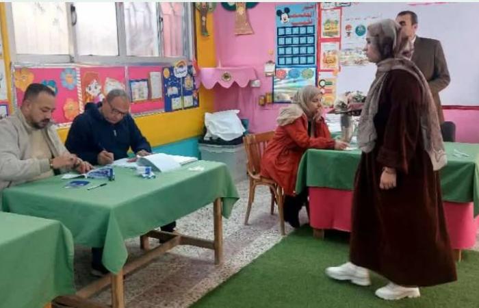 زخم
      أقل
      خلال
      جولات
      إعادة
      انتخابات
      «النواب»
      المصري