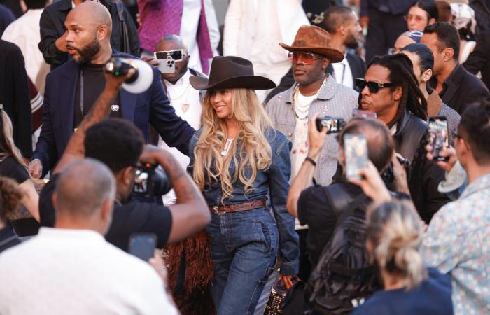 من السجادة الحمراء إلى القصور الملكية.. مجوهرات صنعت بريق إطلالات العام 2025