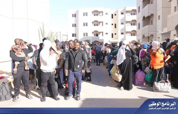 قتيلان
      في
      استهداف
      قارب
      تهريب
      مهاجرين
      بـ«مُسيرة
      مجهولة»
      غرب
      ليبيا