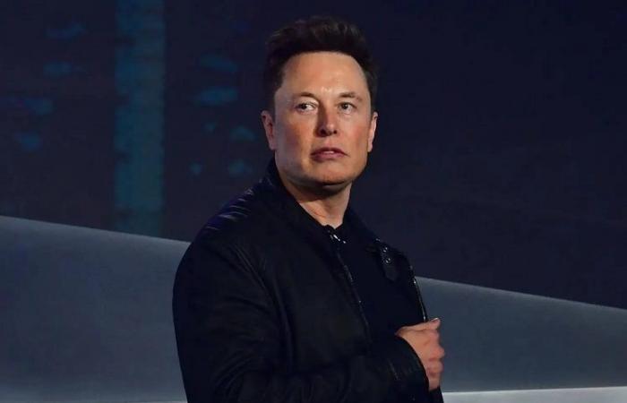 ماسك: بدء إنتاج شرائح الدماغ وإجراء العمليات الجراحية لزرعها بالبشر في 2026