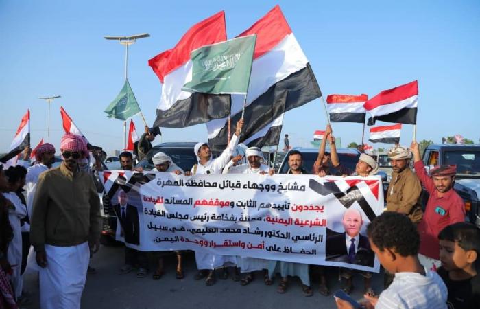 «الانتقالي»
      يبدأ
      انسحاباً
      «مشكوكاً»
      والعليمي
      يُحذر
      من
      الالتفاف