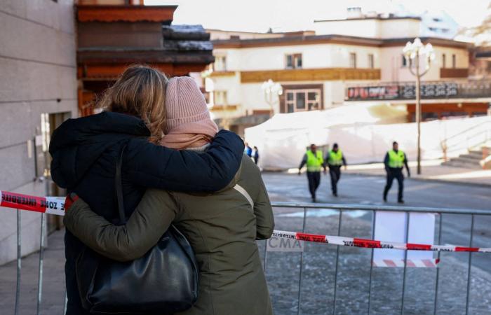 مقتل
      40
      وإصابة
      100
      جرّاء
      انفجار
      بحانة
      في
      منتجع
      تزلج
      سويسري