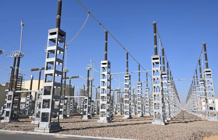 الرئاسة
      اليمنية
      تصوّب
      وجهتها
      نحو
      عدن
      بعد
      حضرموت