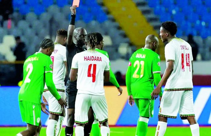 بطولة كأس أمم أفريقيا.. عقوبات مشددة لـ 3 لاعبين انتقدوا الحكام