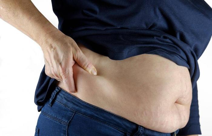 5
      زيوت
      طبيعية
      لعلاج
      جفاف
      البشرة
      في
      فصل
      الشتاء