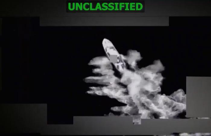 ضربات أمريكية قاتلة تستهدف قافلة سفن يُزعم أنها لمهربي مخدرات