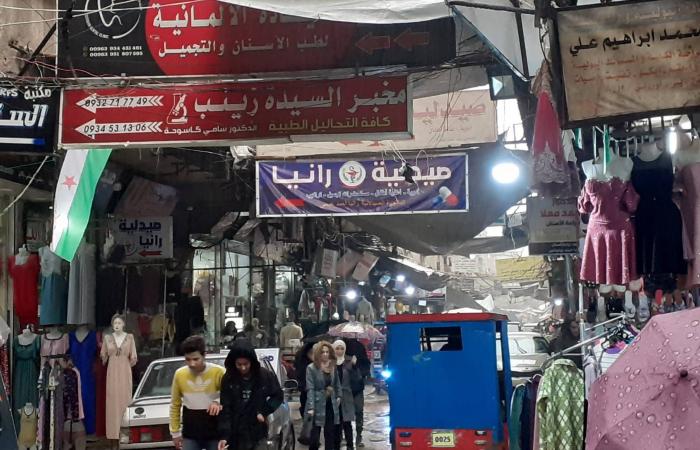 «السيدة
      زينب»...
      حي
      دمشقي
      يطوي
      صفحة
      «التغيير
      الديموغرافي»
      الإيراني