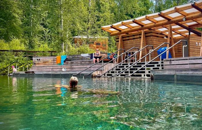 Are
      Liard
      Hot
      Springs
      cooling
      off?
      First
      Nations
      researchers
      tracking
      possible
      temperature
      changes