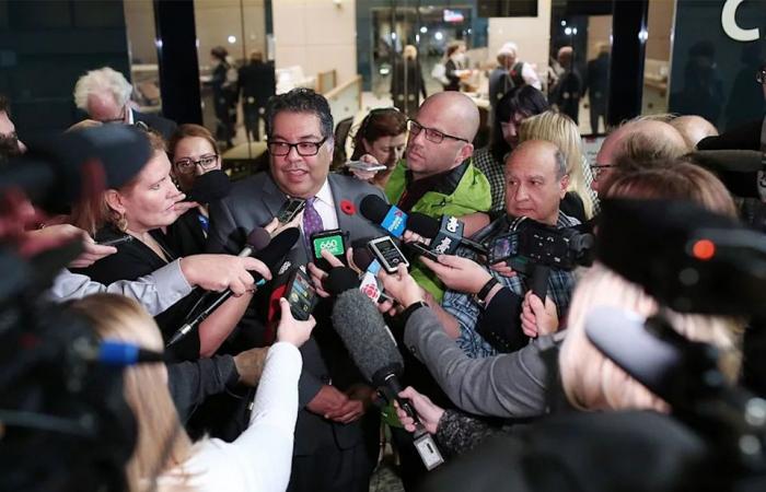 Bell:
      Danielle
      Smith
      explodes
      over
      Calgary
      water
      pipe
      explosion
      —
      and
      Nenshi