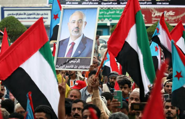 مصادر
      لـ«الشرق
      الأوسط»:
      قوات
      «درع
      الوطن»
      تسيطر
      على
      «معسكر
      الخشعة»
      وتصل
      لضواحي
      سيئون