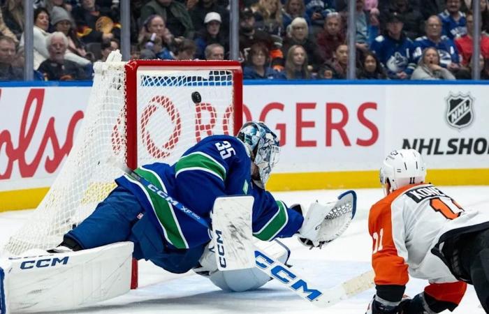 Canucks
      Live:
      Kraken
      and
      Bruins
      come
      to
      town
      as
      Canucks
      deal
      with
      injuries,
      trade
      rumours
      and
      power
      failures