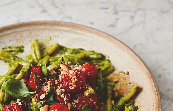 Cook
      This:
      3
      recipes
      from
      Ferment,
      including
      a
      ruby-red
      sauerkraut
      and
      a
      focaccia
      to
      make
      with
      it