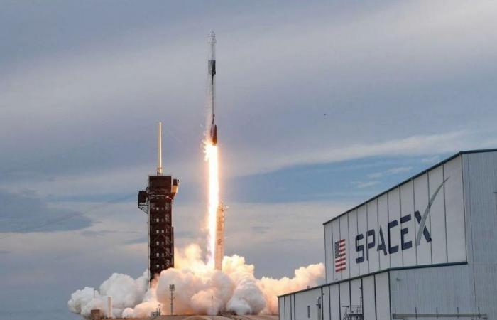 ستارلينك تبدأ إعادة هيكلة كوكبة أقمارها الصناعية