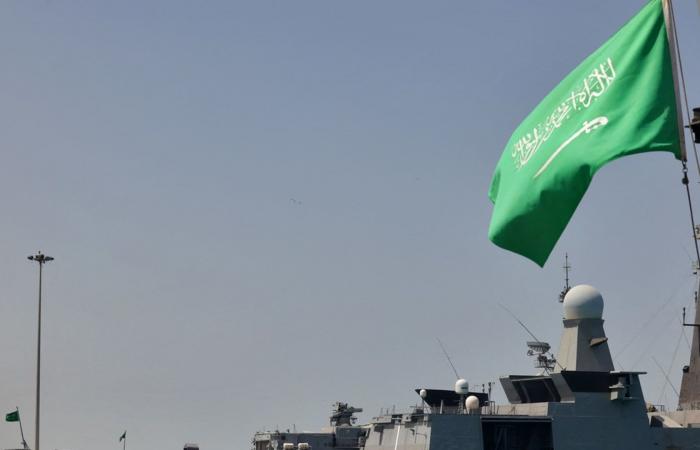السعودية تنشر قواتها البحرية قبالة سواحل اليمن