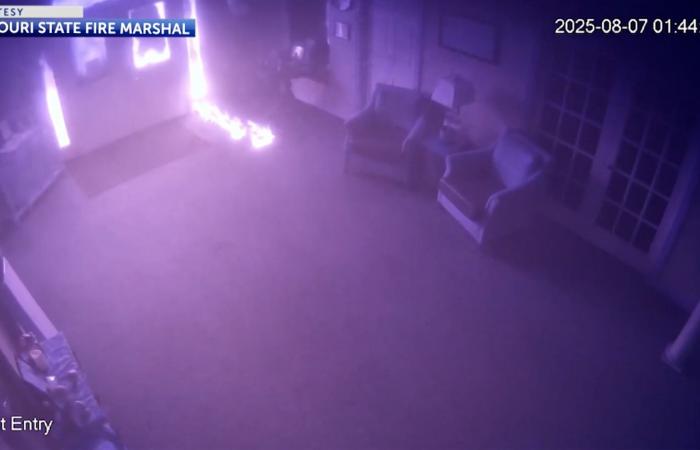 بسبب سيجارة رئيس الشرطة.. حريق يلتهم مبنى بالكامل بعد وضعها قرب مواد قابلة للاشتعال