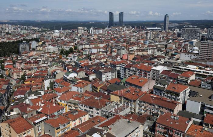 بأكثر
      من
      82
      مليار
      دولار...
      «فوكسكون»
      تحقق
      إيرادات
      قياسية
      في
      الربع
      الأخير