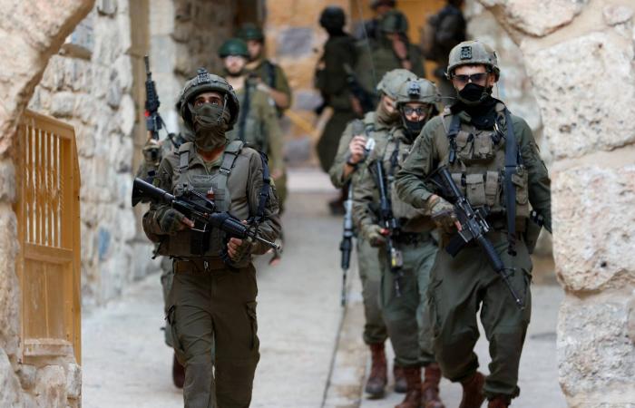 مسؤول
      فلسطيني:
      إسرائيل
      تسيطر
      على
      41
      %
      من
      مساحة
      الضفة