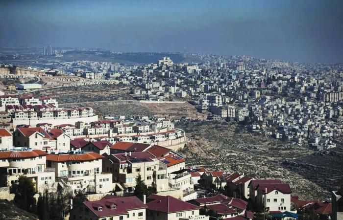 مسؤول
      فلسطيني:
      إسرائيل
      تسيطر
      على
      41
      %
      من
      مساحة
      الضفة