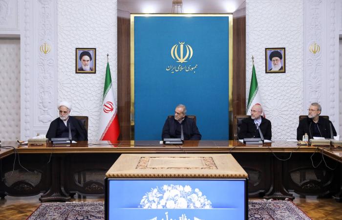 مقتل
      فتى
      من
      جراء
      صدم
      حافلة
      لحشد
      من
      اليهود
      المتدينين
      في
      القدس