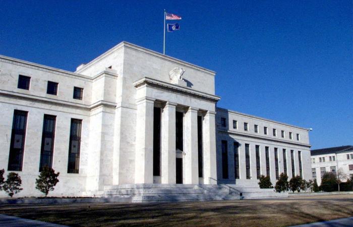 قطاع
      الخدمات
      البريطاني
      يخيّب
      التوقعات
      وسط
      ارتفاع
      تكاليف
      المستهلكين