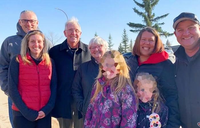 'We
      just
      want
      our
      mom
      back':
      Chestermere
      family
      asks
      for
      safe
      return
      of
      their
      mother's
      ashes