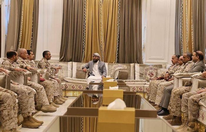 أبو
      زرعة
      المحرمي…
      رجل
      المرحلة
      الصلبة
      داخل
      «مجلس
      القيادة»