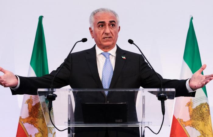 ولي عهد إيران السابق رضا بهلوي يبعث برسائل للجيش والأمن ويدعو لترديد شعارات