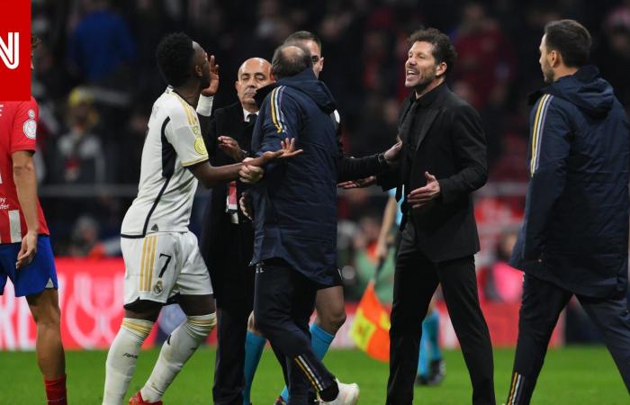 متابعة: مشادة بين فينيسيوس وسيميوني على هامش مباراة ريال مدريد وأتلتيكو