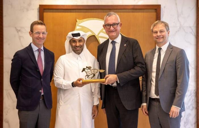 وفد فرانس غالو يزور نادي قطر للسباق والفروسية