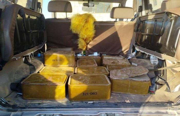 العليمي
      يشدد
      على
      حماية
      المدنيين
      وردع
      عسكرة
      الحياة
      السياسية