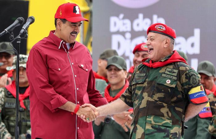 الرئيس
      البرازيلي
      يعترض
      على
      مشروع
      قانون
      قد
      يقلل
      فترة
      سجن
      بولسونارو