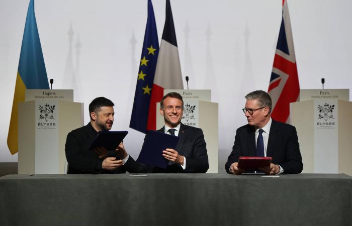 زيلينسكي:
      طائرة
      روسية
      مسيرة
      ألحقت
      أضرارا
      بمبنى
      سفارة
      قطر
      خلال
      الهجوم
      على
      كييف