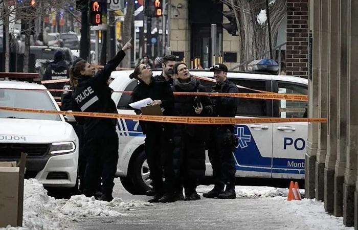 Knife-wielding
      man
      charged
      with
      assault,
      resisting
      arrest
      after
      Montreal
      police
      chase