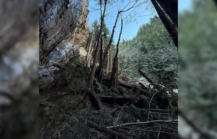 Two
      rockfall
      events
      sent
      boulders
      crashing
      onto
      popular
      B.C.
      hiking
      trail
