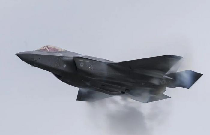 SMOL:
      Denmark
      stacks
      up
      better
      than
      Canada
      against
      the
      mighty
      U.S.
      military