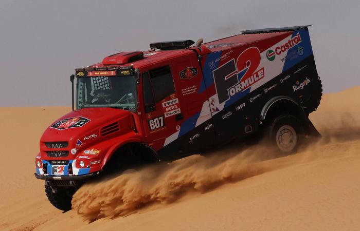 الهلال
      يقترب
      من
      مدافع
      فيورنتينا