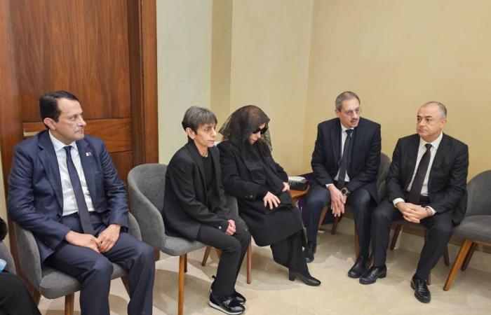 سفير قطر يقدم واجب العزاء للسيدة فيروز في نجلها هلي الرحباني